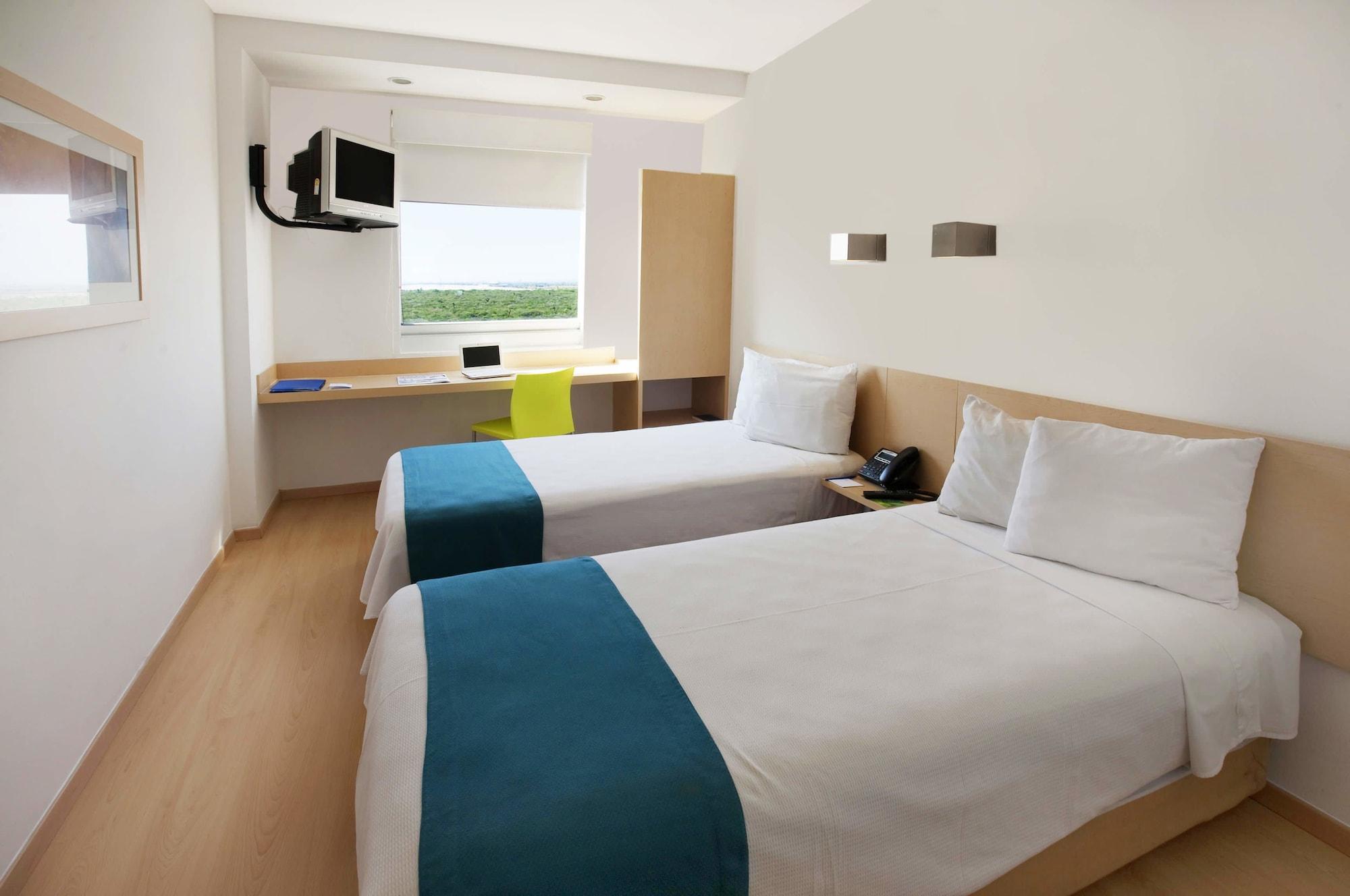 Hotel One Monterrey Aeropuerto à Apodaca Extérieur photo
