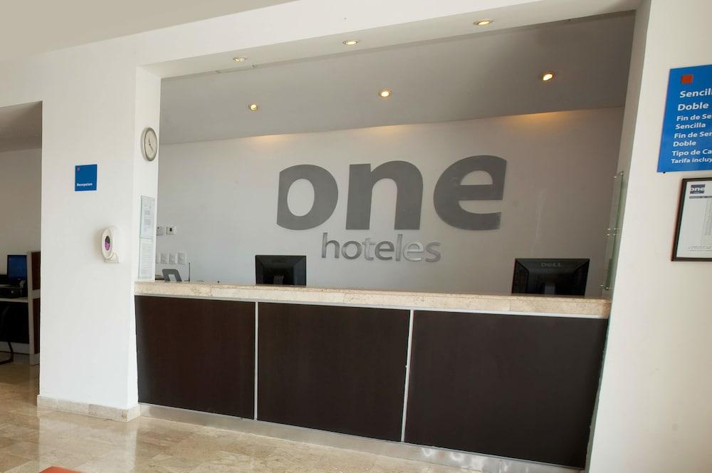 Hotel One Monterrey Aeropuerto à Apodaca Extérieur photo