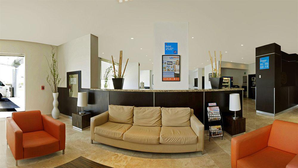 Hotel One Monterrey Aeropuerto à Apodaca Extérieur photo